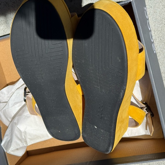 Ecco Yellow Platform Shoes with Modern Design - Picture 3 of 3